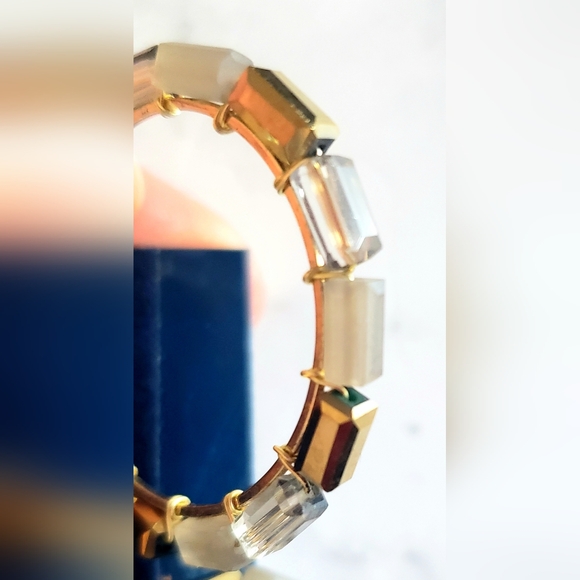 Niquea.d Gold Crystal Rhinestone Hoop Earrings NWT - Picture 3 of 6